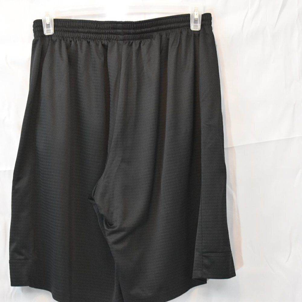 Nike Shorts w/Pockets Size XL - Picture 2 of 5